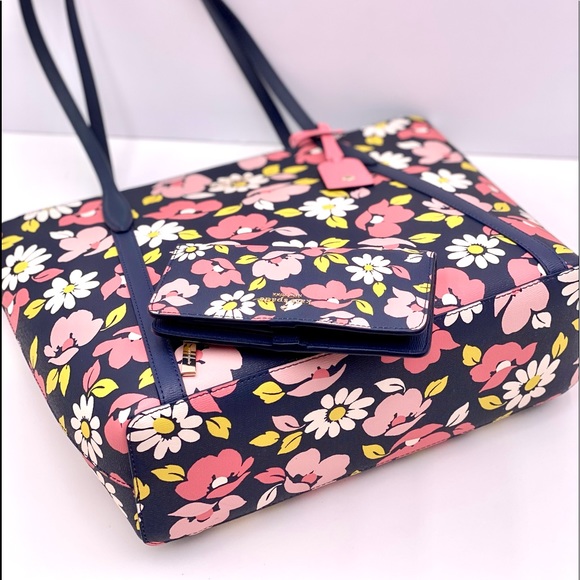 Kate Spade Road Trip Floral Large Tote Bag & Large Slim Bifold Wallet Bl… - Picture 9 of 12